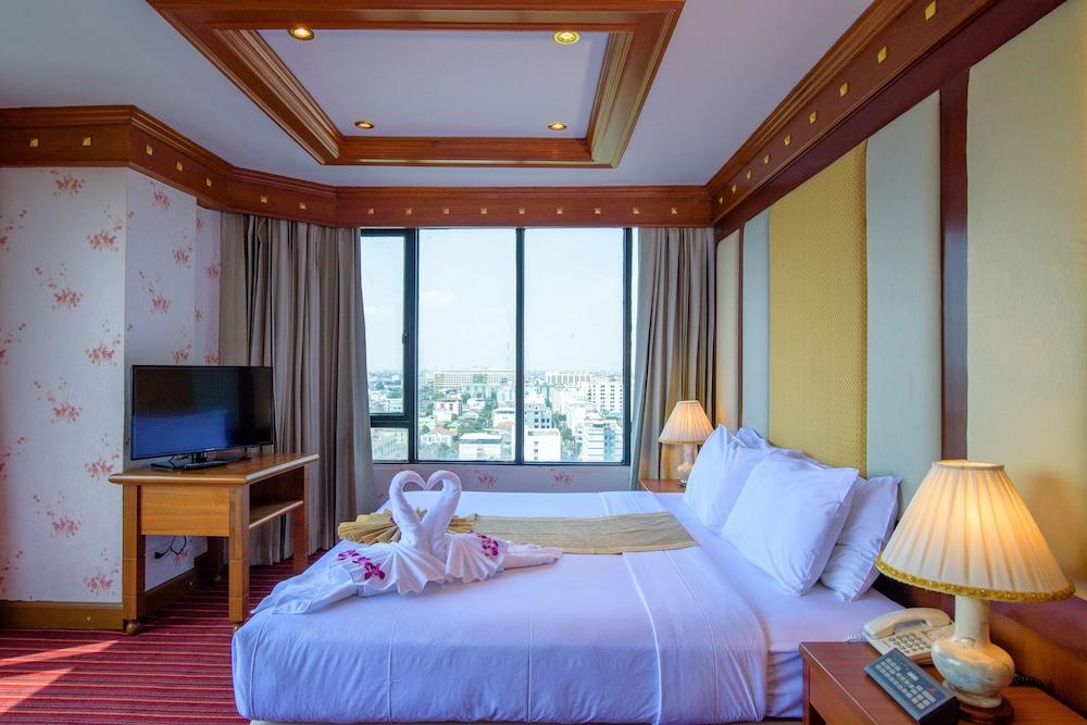 Alexander Hotel Bangkok Exterior photo