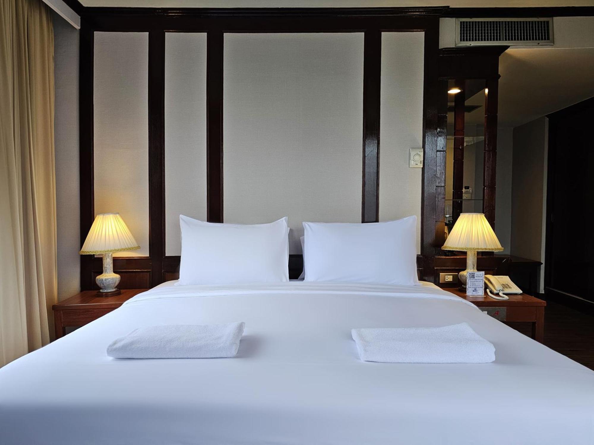 Alexander Hotel Bangkok Exterior photo