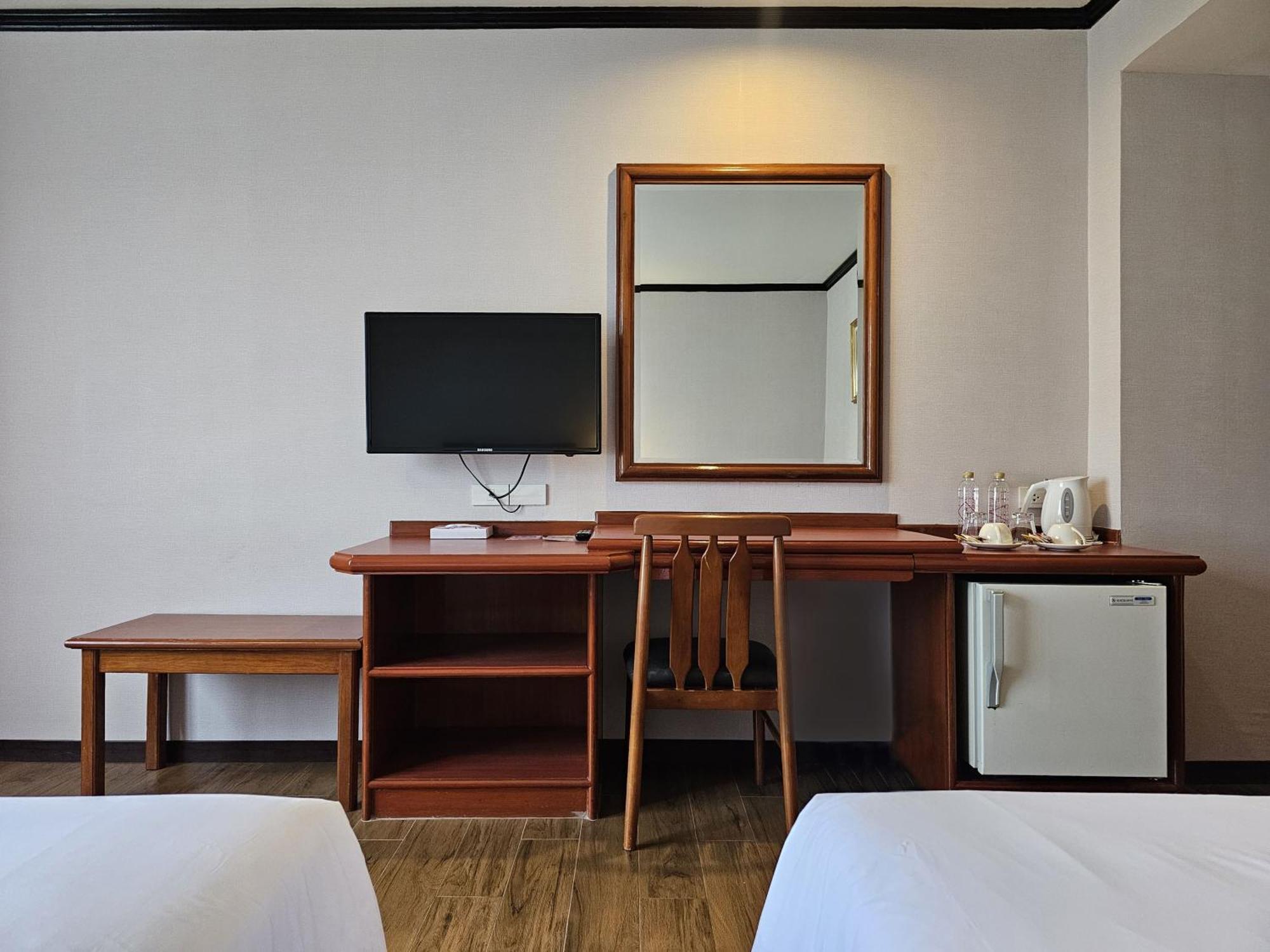 Alexander Hotel Bangkok Exterior photo
